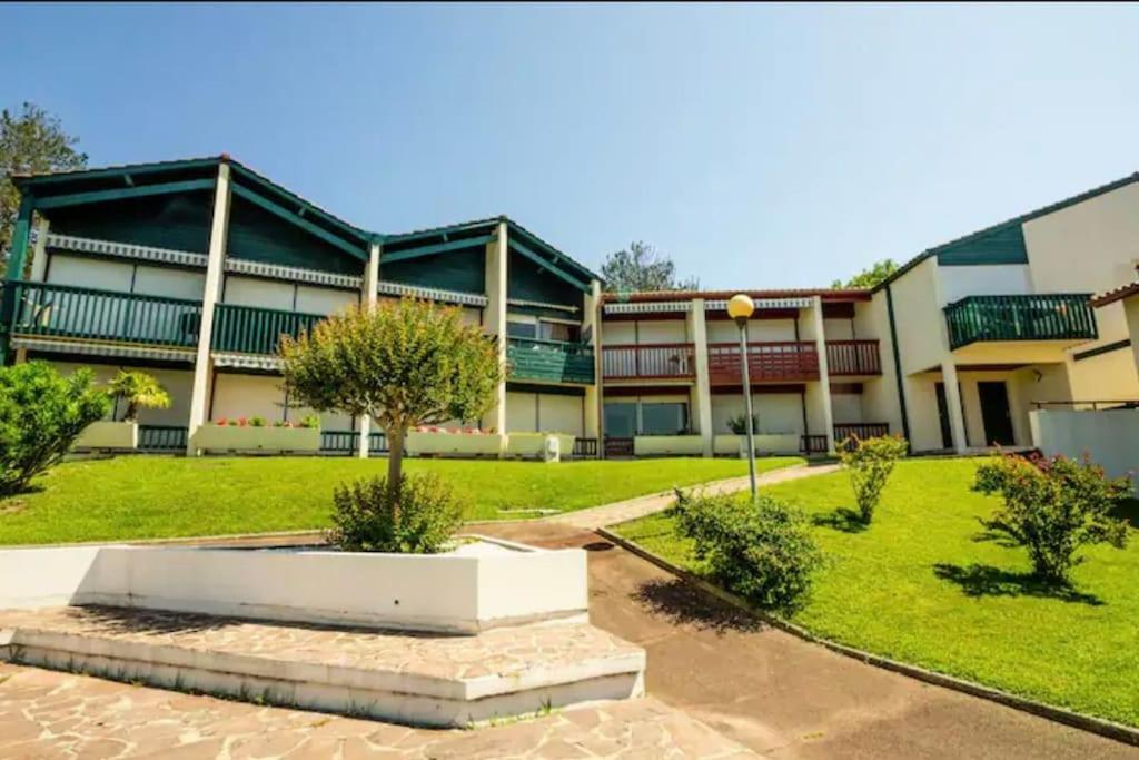 Caporizon-Baillenia-T1 Vue Montagne - Piscine St Jean De Luz Apartment Сен Жан дьо Луз Екстериор снимка