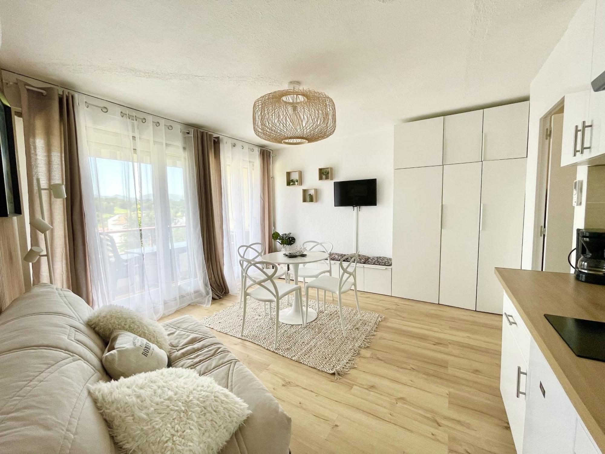 Caporizon-Baillenia-T1 Vue Montagne - Piscine St Jean De Luz Apartment Сен Жан дьо Луз Екстериор снимка